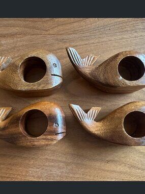 4 Vintage Wooden Whale Napkin Rings (Made in Philippines) and 4 Vintage Napkins